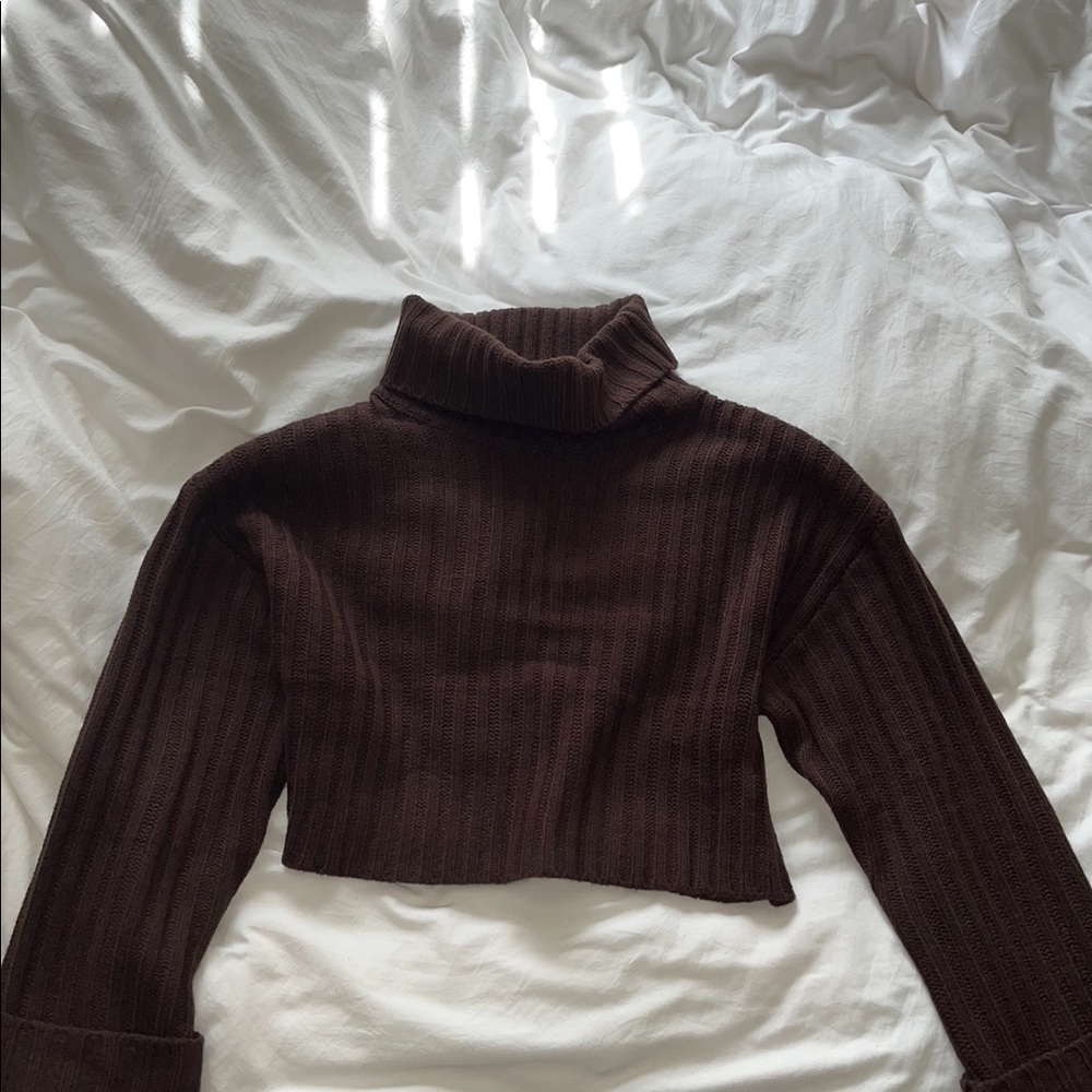 Cropped turtle neck sweater - Picture 2 of 3